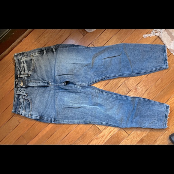 Hollister Ultra High-rise Mom Jeans - Picture 2 of 4